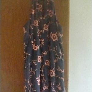 Sleeveless , keyhole dress.